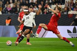 爱游戏-德布劳内在瑞士队比赛中出色防守，逆转引发热议！的简单介绍